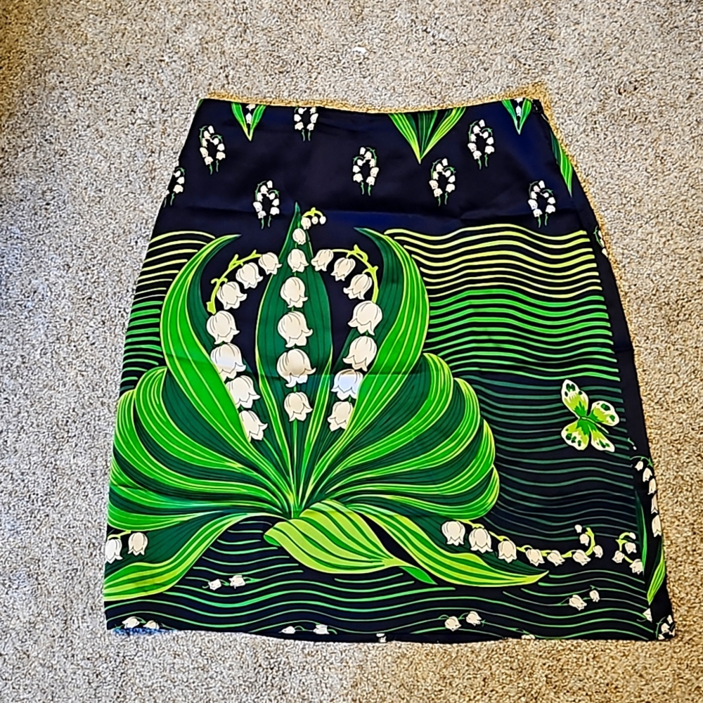 Bilingual skirt